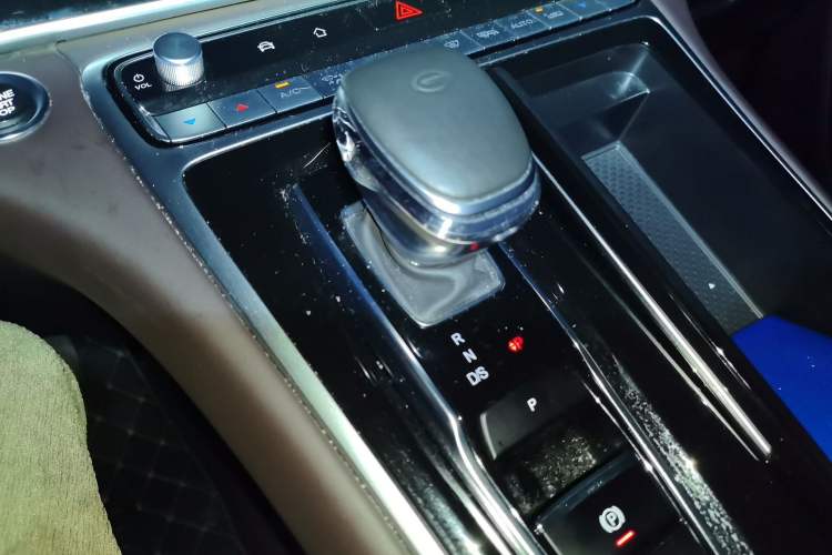 Used GAC Trumpchi M8 2023 Lingxiu Series 390T Ultimate Edition Gear Lever