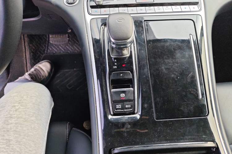 Used GAC Trumpchi M8 2023 Lingxiu Series 390T Luxury Edition Gear Lever