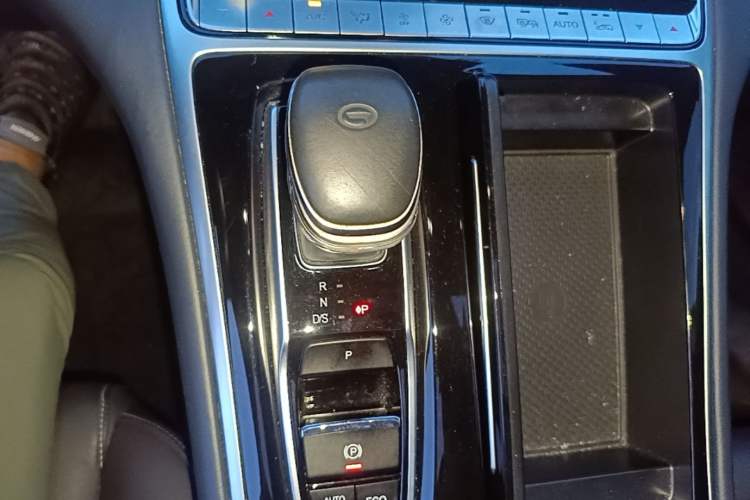 Used GAC Trumpchi M8 2023 Master Series 390T Ultimate Edition Gear Lever
