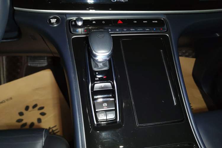 Used GAC Trumpchi M8 2023 Lingxiu Series 390T Ultimate Edition Gear Lever