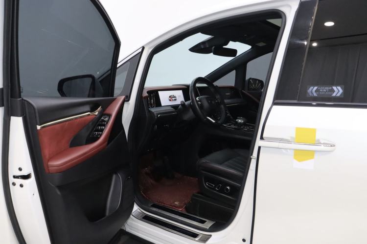 Used GAC Trumpchi M8 2023 Zongshi Series Dual-Motor Flagship Edition Interior 1