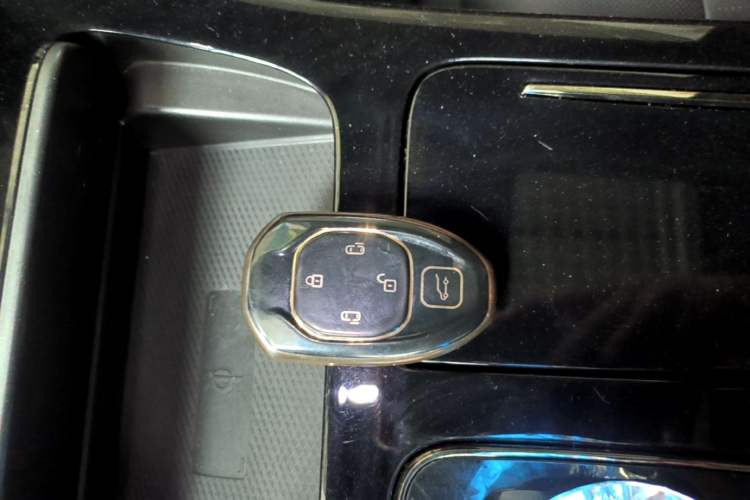 Used GAC Trumpchi M8 2023 Zongshi Series Dual-Motor YuZun Edition Interior 1