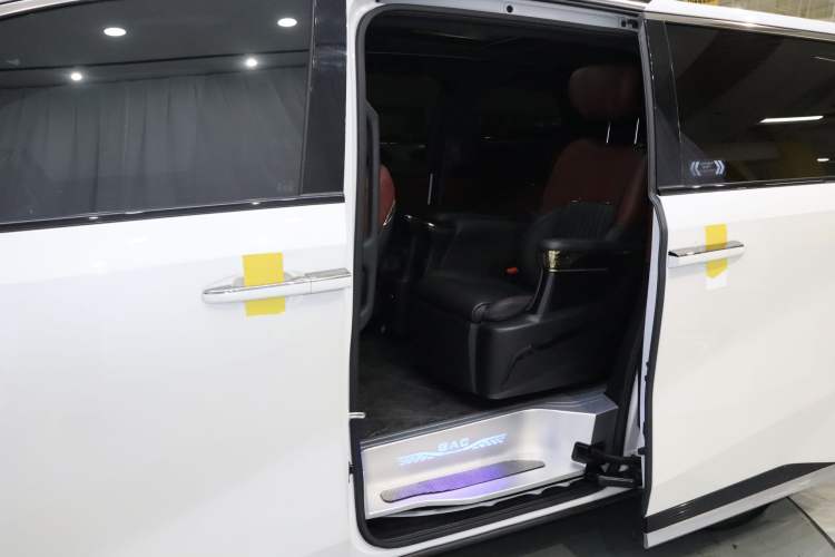Used GAC Trumpchi M8 2023 Zongshi Series Dual-Motor Flagship Edition Interior 2