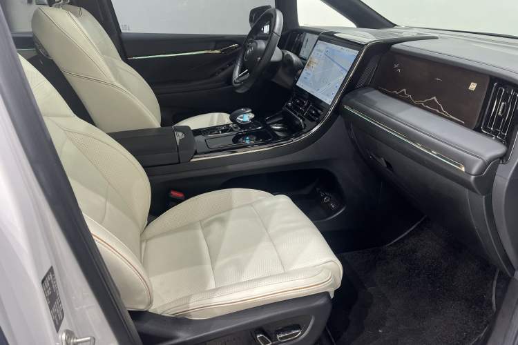 Used GAC Trumpchi M8 2023 Zongshi Series Dual-Motor YuZun Edition Interior 2