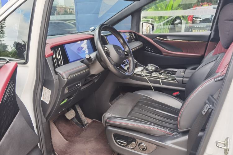 Used GAC Trumpchi M8 2023 Zongshi Series Dual-Motor Supreme Edition Interior 2