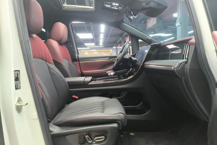Used GAC Trumpchi M8 2023 Zongshi Series Dual-Motor Flagship Edition Interior 3