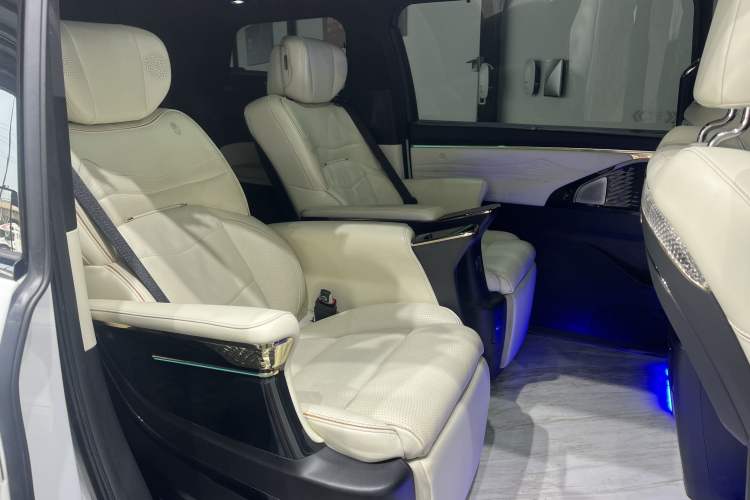 Used GAC Trumpchi M8 2023 Zongshi Series Dual-Motor YuZun Edition Interior 3