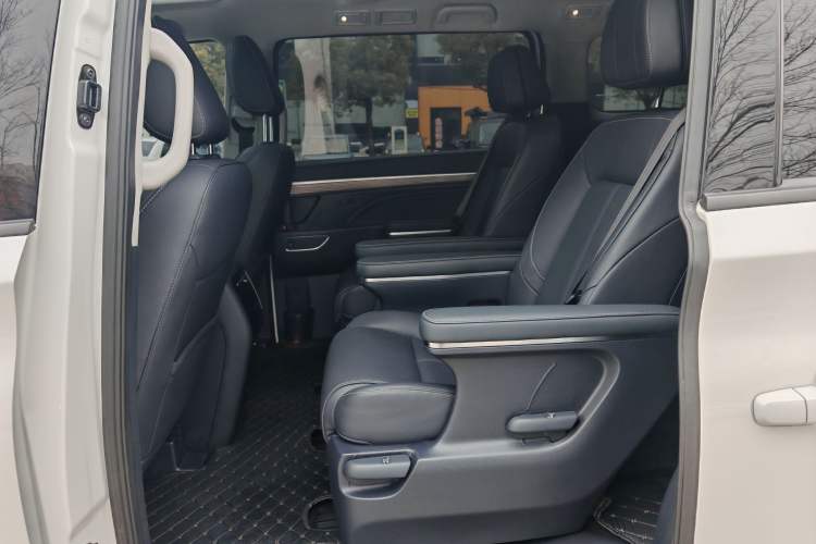 Used GAC Trumpchi M8 2023 Lingxiu Series 390T Deluxe Edition Interior 4