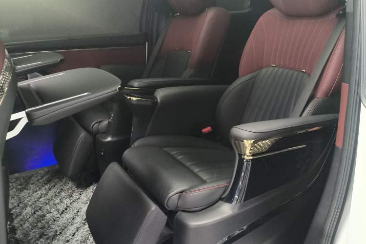 Used GAC Trumpchi M8 2023 Zongshi Series Dual-Motor Flagship Edition Interior 4