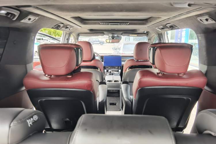 Used GAC Trumpchi M8 2023 Zongshi Series Dual-Motor Supreme Edition Interior 4