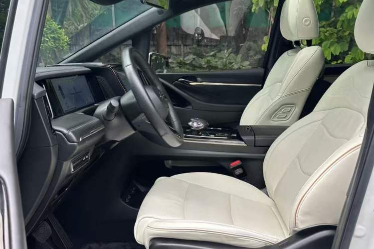 Used GAC Trumpchi M8 2023 Zongshi Series Dual-Motor YuZun Edition Interior 4