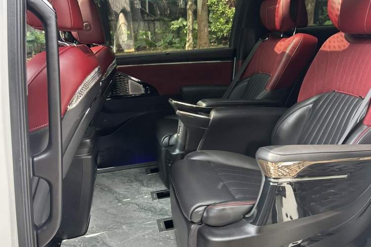 Used GAC Trumpchi M8 2023 Zongshi Series Dual-Motor YuZun Edition Interior 5