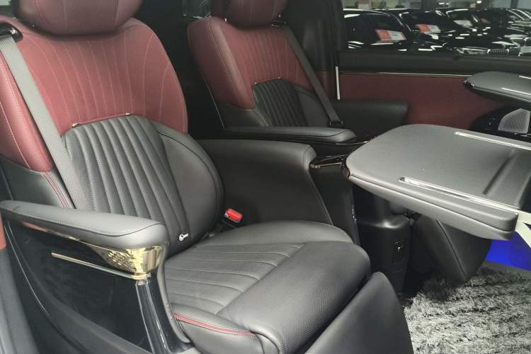 Used GAC Trumpchi M8 2023 Zongshi Series Dual-Motor Flagship Edition Interior 5