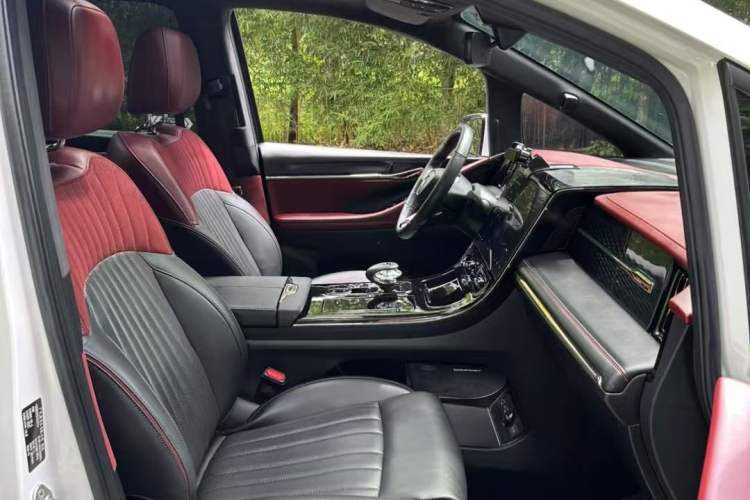 Used GAC Trumpchi M8 2023 Zongshi Series Dual-Motor Flagship Edition Interior 5