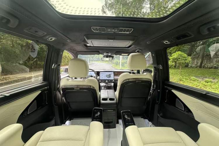 Used GAC Trumpchi M8 2023 Zongshi Series Dual-Motor YuZun Edition Interior 5