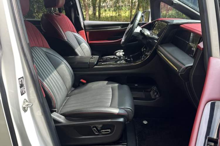 Used GAC Trumpchi M8 2023 Zongshi Series Dual-Motor YuZun Edition Interior 6