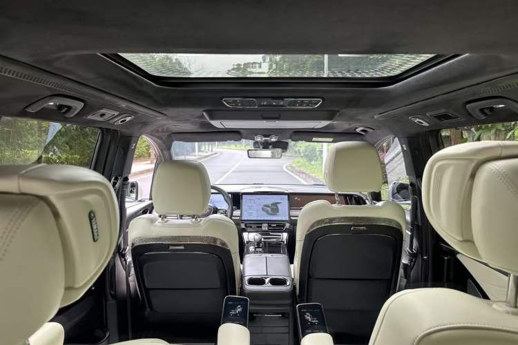 Used GAC Trumpchi M8 2023 Zongshi Series Dual-Motor YuZun Edition Interior 6