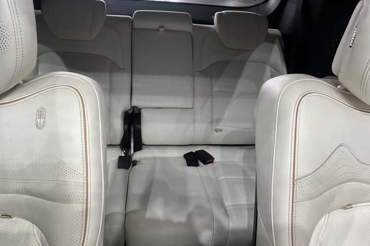 Used GAC Trumpchi M8 2023 Zongshi Series Dual-Motor YuZun Edition Interior 7