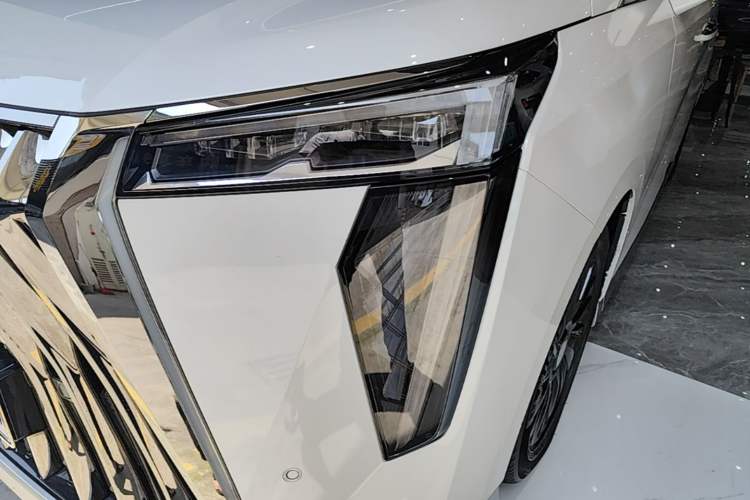 Used GAC Trumpchi M8 2023 Zongshi Series Dual-Motor Flagship Edition Left Front Headlight