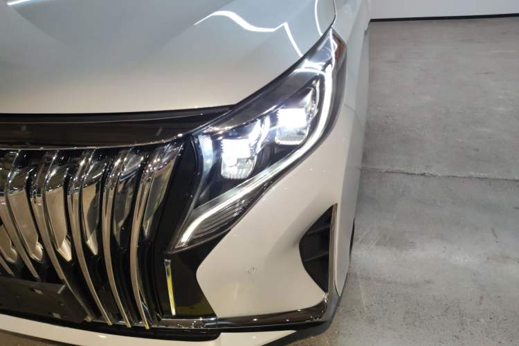 Used GAC Trumpchi M8 2023 Lingxiu Series 390T Ultimate Edition Left Front Headlight