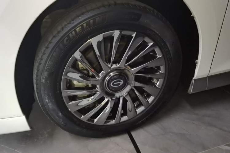 Used GAC Trumpchi M8 2023 Zongshi Series 400T Ultimate Edition Left Front Wheel Hub