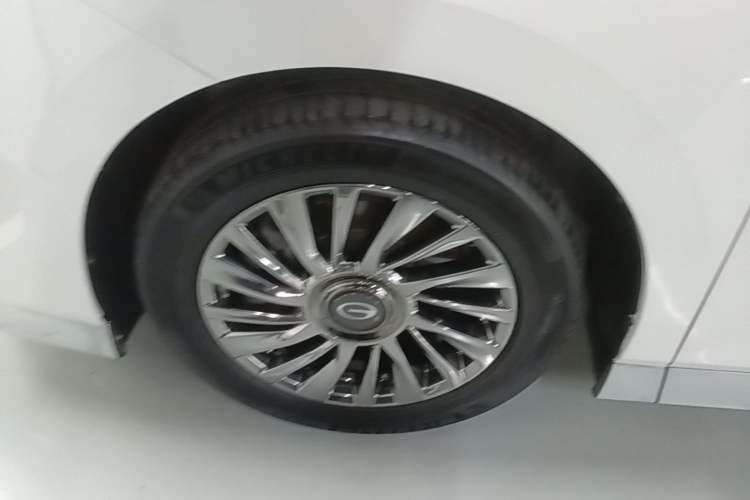 Used GAC Trumpchi M8 2023 Zongshi Series 400T Ultimate Edition Left Front Wheel Hub