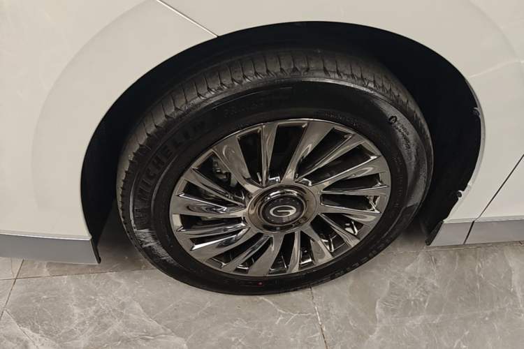 Used GAC Trumpchi M8 2023 Zongshi Series Dual-Motor Flagship Edition Left Front Wheel Hub