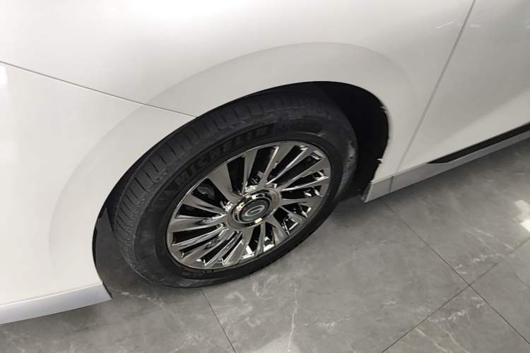 Used GAC Trumpchi M8 2023 Zongshi Series Dual-Motor Flagship Edition Left Front Wheel Hub