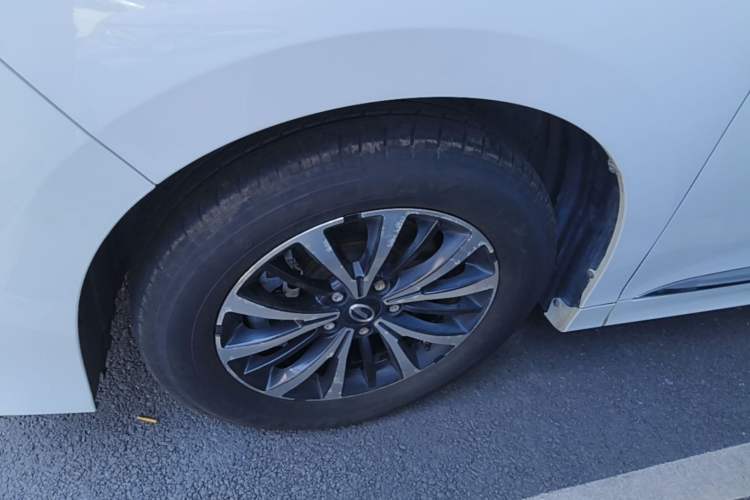 Used GAC Trumpchi M8 2023 Lingxiu Series 390T Luxury Edition Left Front Wheel Hub