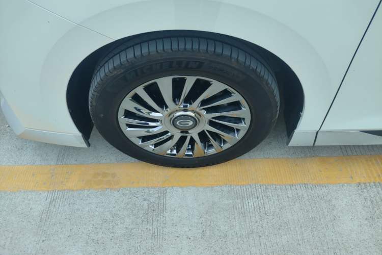 Used GAC Trumpchi M8 2023 Zongshi Series Dual-Motor Supreme Edition Left Front Wheel Hub
