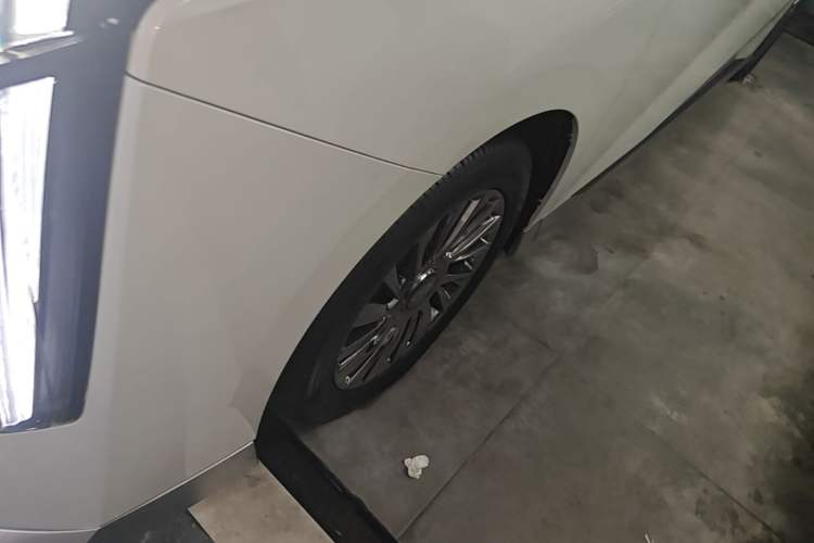 Used GAC Trumpchi M8 2023 Zongshi Series Dual-Motor YuZun Edition Left Front Wheel Hub