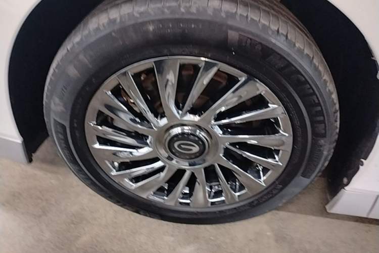 Used GAC Trumpchi M8 2023 Zongshi Series Dual-Motor YuZun Edition Left Front Wheel Hub