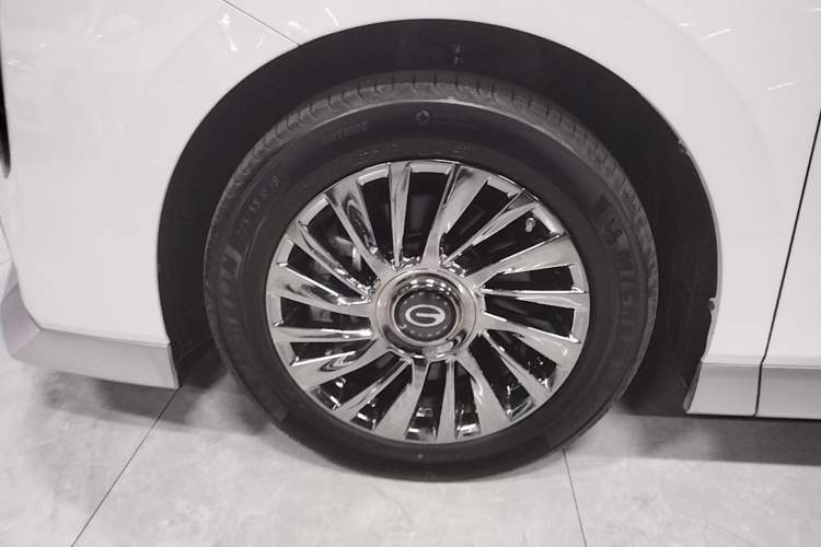 Used GAC Trumpchi M8 2023 Zongshi Series 400T Ultimate Edition Left Front Wheel Hub