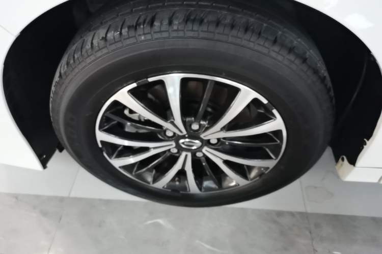 Used GAC Trumpchi M8 2023 Lingxiu Series 390T Luxury Edition Left Front Wheel Hub