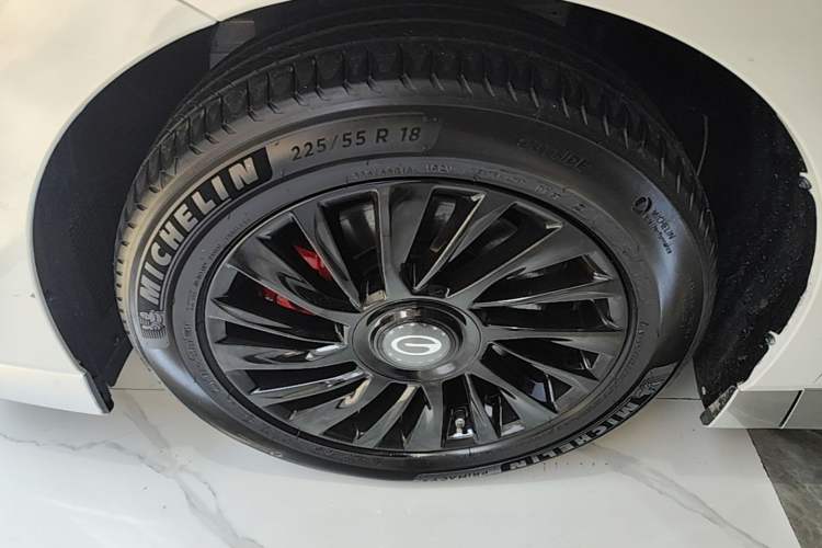 Used GAC Trumpchi M8 2023 Zongshi Series Dual-Motor Flagship Edition Left Front Wheel Hub