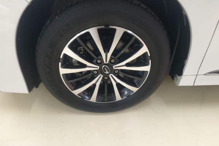 Used GAC Trumpchi M8 2023 Lingxiu Series 390T Luxury Edition Left Front Wheel Hub