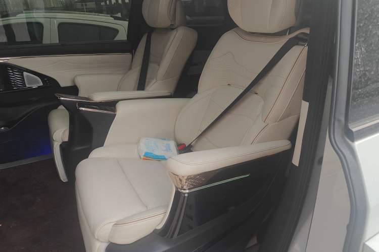 Used GAC Trumpchi M8 2023 Zongshi Series Dual-Motor YuZun Edition Left Rear Seat
