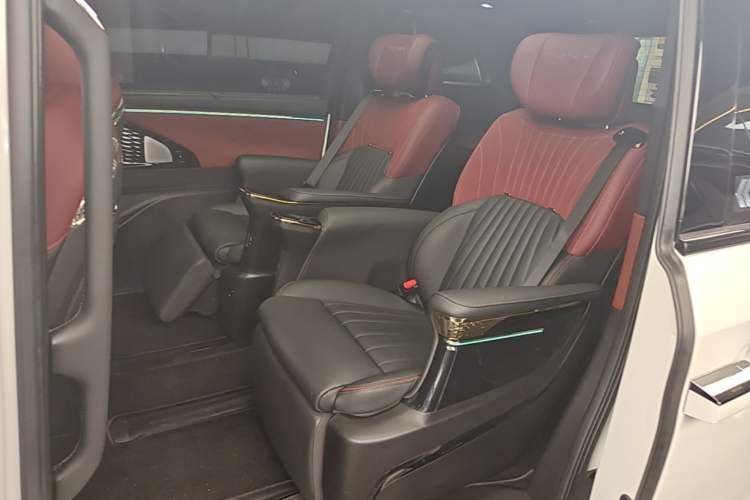 Used GAC Trumpchi M8 2023 Zongshi Series Dual-Motor Flagship Edition Left Rear Seat