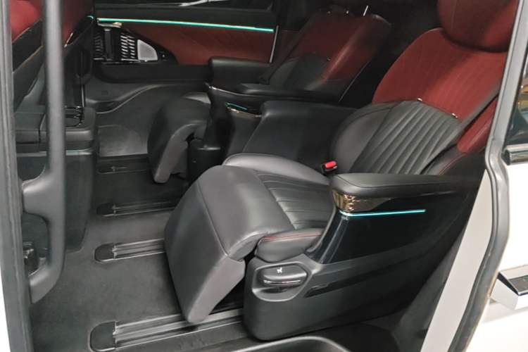 Used GAC Trumpchi M8 2023 Zongshi Series Dual-Motor Supreme Edition Left Rear Seat
