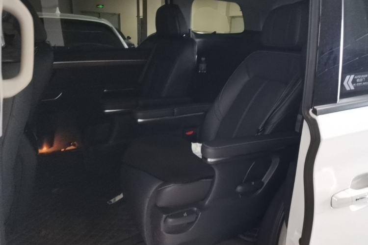 Used GAC Trumpchi M8 2023 Lingxiu Series 390T Prestige Edition Left Rear Seat