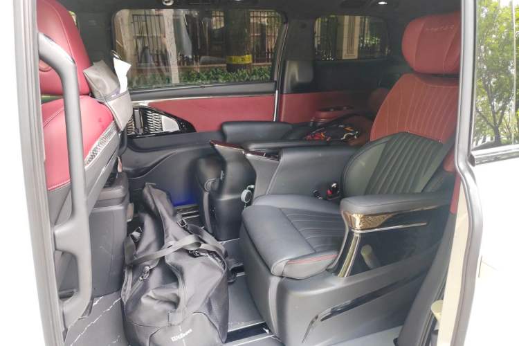 Used GAC Trumpchi M8 2023 Zongshi Series Dual-Motor YuZun Edition Left Rear Seat