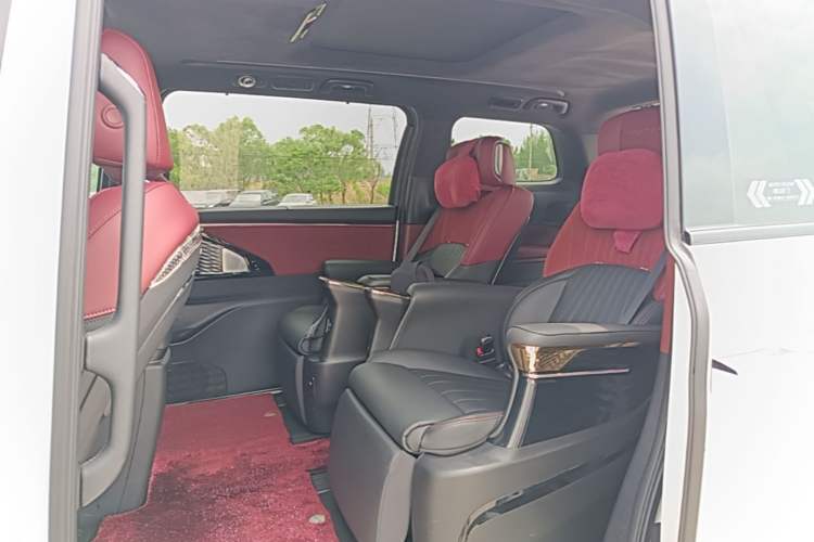 Used GAC Trumpchi M8 2023 Zongshi Series Dual-Motor Flagship Edition Left Rear Seat