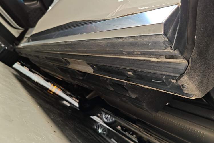 Used GAC Trumpchi M8 2023 Zongshi Series Dual-Motor YuZun Edition Left Side Sill