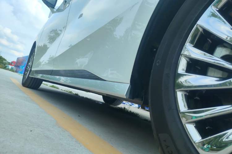 Used GAC Trumpchi M8 2023 Zongshi Series Dual-Motor Supreme Edition Left Side Sill