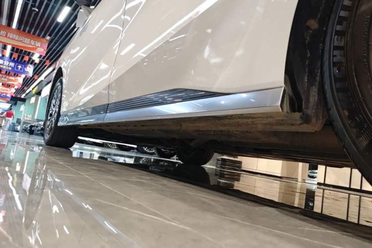 Used GAC Trumpchi M8 2023 Zongshi Series Dual-Motor YuZun Edition Left Side Sill