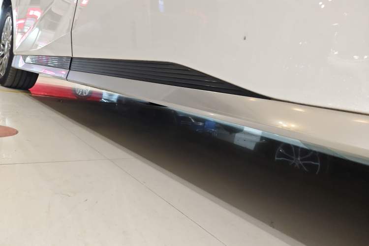 Used GAC Trumpchi M8 2023 Zongshi Series 400T Ultimate Edition Left Side Sill