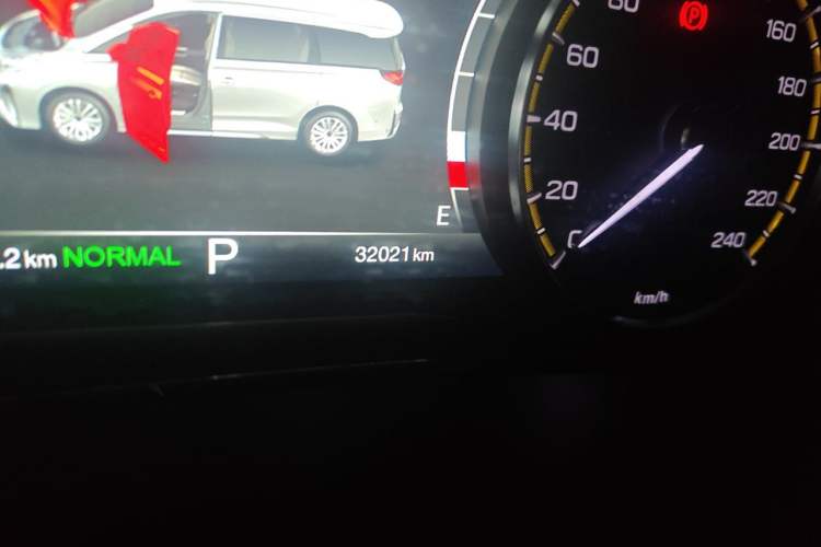 Used GAC Trumpchi M8 2023 Lingxiu Series 390T Deluxe Edition Odometer Close Up