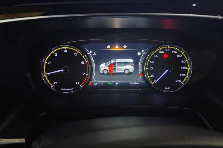 Used GAC Trumpchi M8 2023 Lingxiu Series 390T Luxury Edition Odometer Close Up