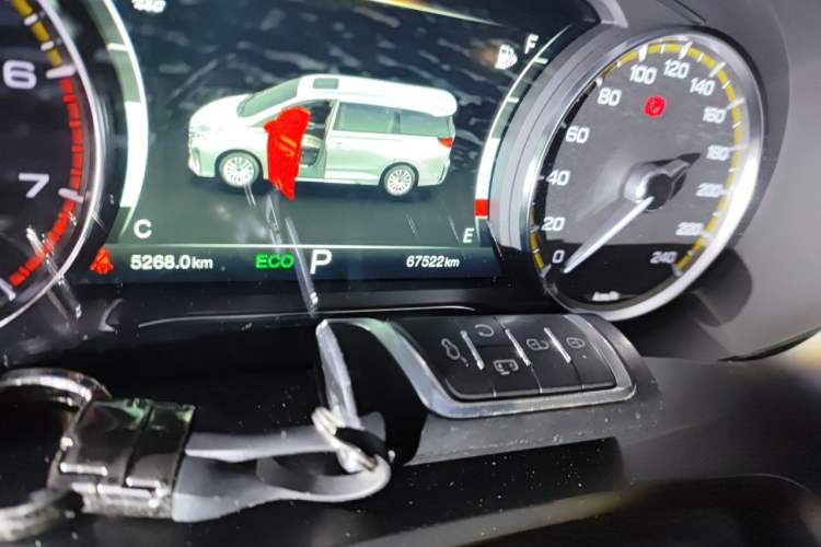 Used GAC Trumpchi M8 2023 Lingxiu Series 390T Deluxe Edition Odometer Close Up