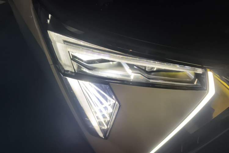 Used GAC Trumpchi M8 2023 Zongshi Series Dual-Motor YuZun Edition Right Front Headlight